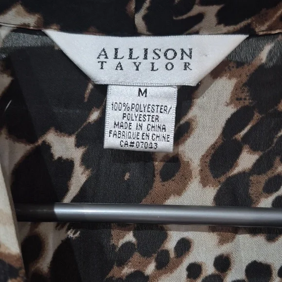 ALLISON TAYLOR- PRINT BLOUSE WITH FRONT TIE - Picture 2 of 5